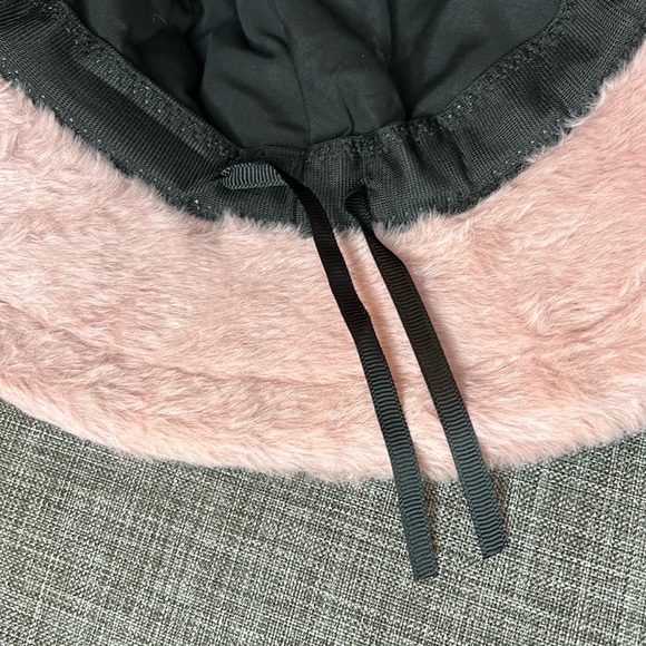 NWOT Fuzzy Wuzzy Faux Fur Bucket Hat in Pink - Picture 3 of 4